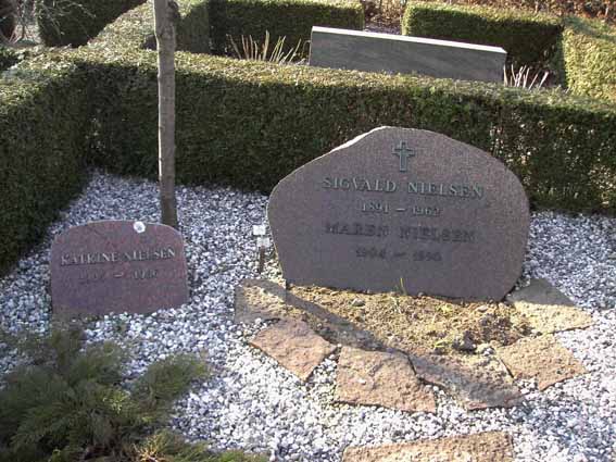 Billede af gravsten på Herning Vestre Kirkegård