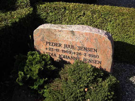 Billede af gravsten på Herning Vestre Kirkegård