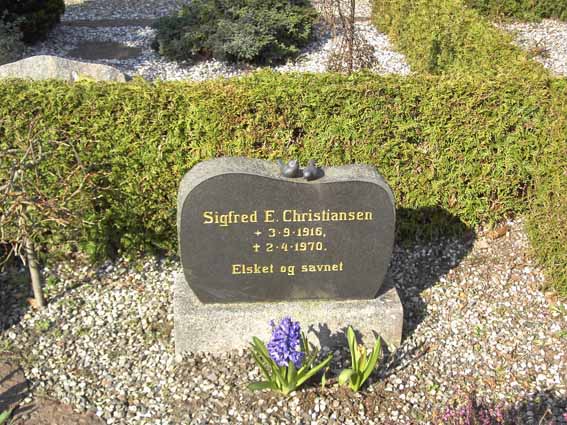 Billede af gravsten på Herning Vestre Kirkegård