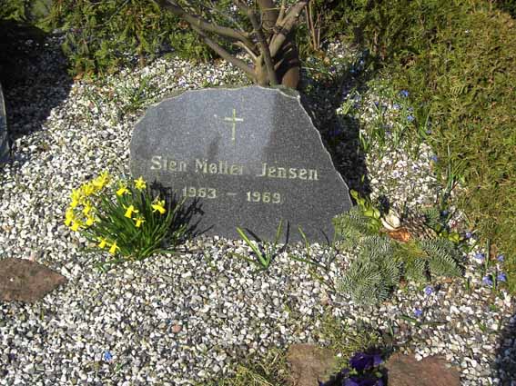 Billede af gravsten på Herning Vestre Kirkegård
