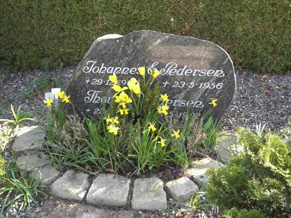 Billede af gravsten på Herning Vestre Kirkegård