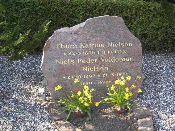 Billede af gravsten på Herning Vestre Kirkegård