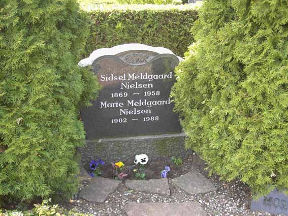 Billede af gravsten på Herning Vestre Kirkegård