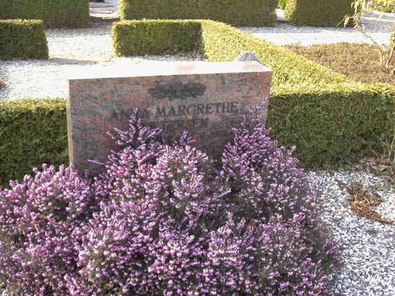 Billede af gravsten på Herning Vestre Kirkegård