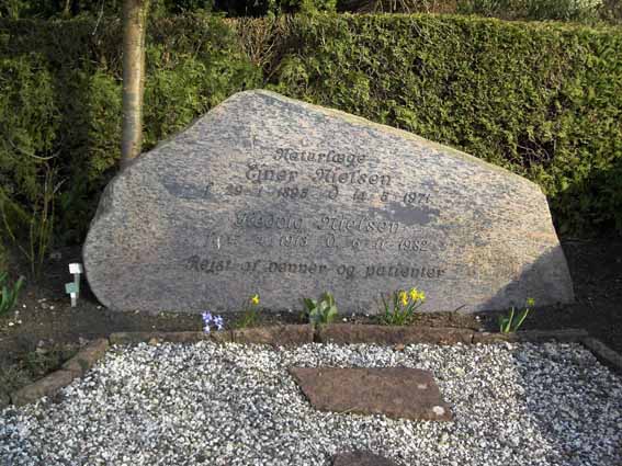 Billede af gravsten på Herning Vestre Kirkegård