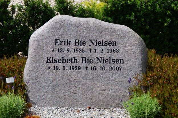 Billede af gravsten på Herning Vestre Kirkegård
