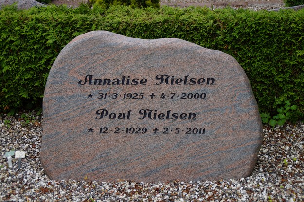 Billede af gravsten på Herning Vestre Kirkegård