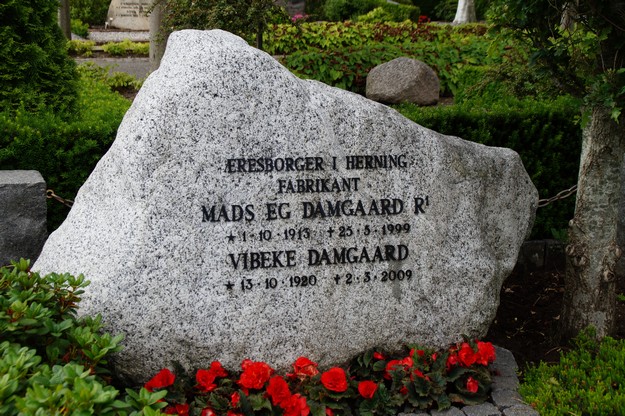 Billede af gravsten på Herning Vestre Kirkegård