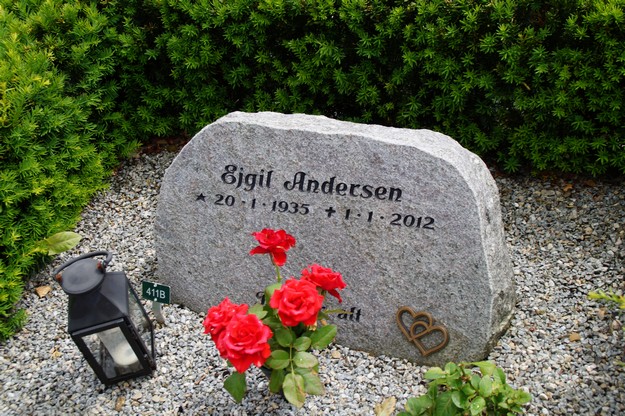 Billede af gravsten på Herning Vestre Kirkegård