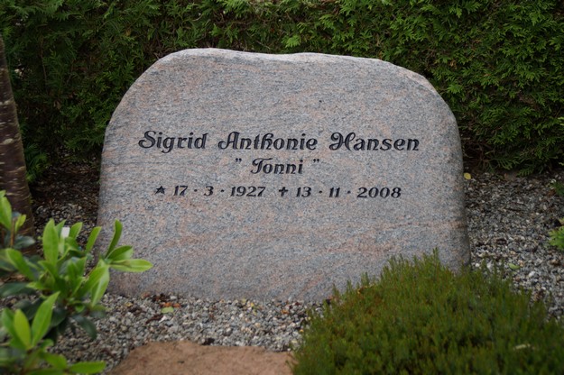 Billede af gravsten på Herning Vestre Kirkegård