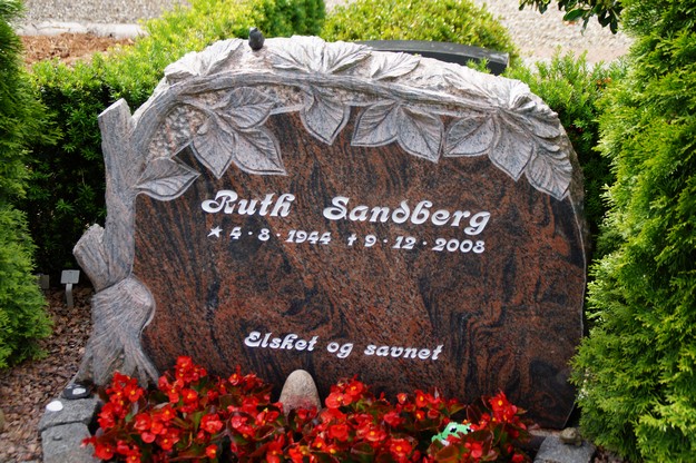 Billede af gravsten på Herning Vestre Kirkegård