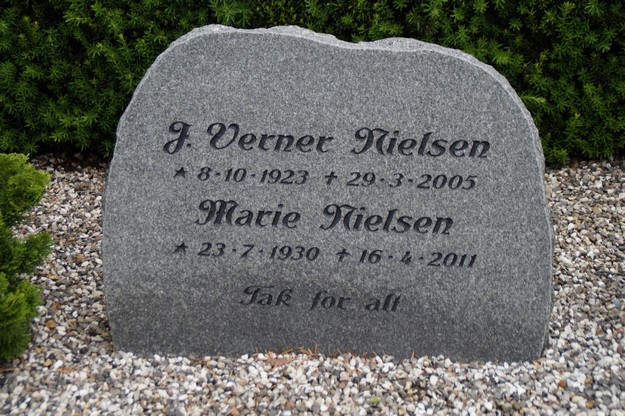 Billede af gravsten på Herning Vestre Kirkegård