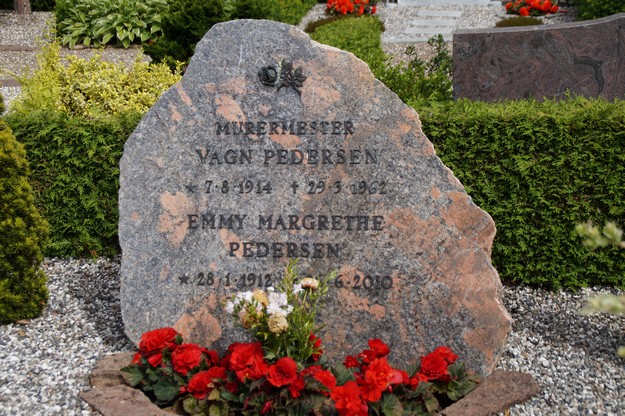 Billede af gravsten på Herning Vestre Kirkegård