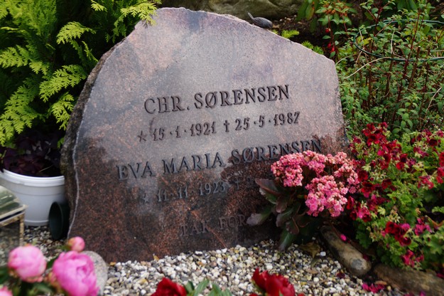 Billede af gravsten på Herning Vestre Kirkegård
