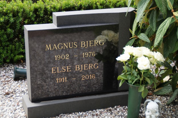 Billede af gravsten på Herning Vestre Kirkegård