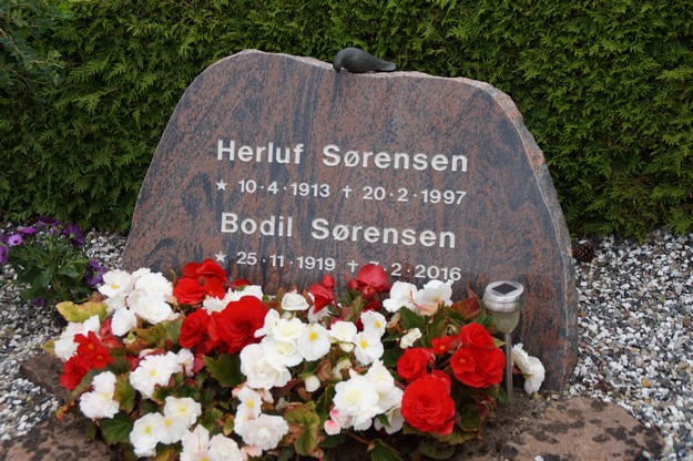 Billede af gravsten på Herning Vestre Kirkegård