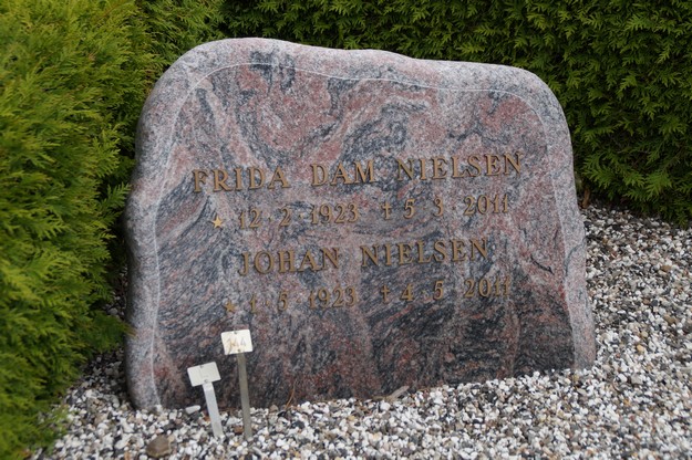 Billede af gravsten på Herning Vestre Kirkegård