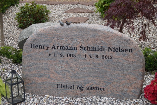 Billede af gravsten på Herning Vestre Kirkegård