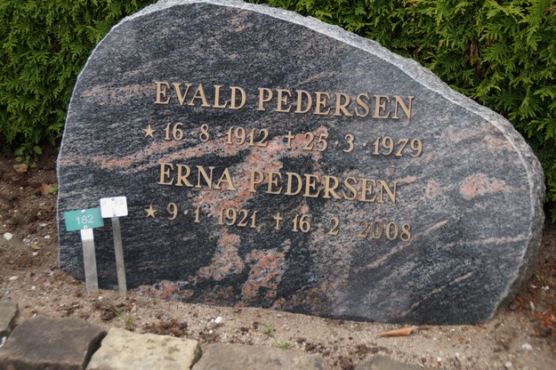 Billede af gravsten på Herning Vestre Kirkegård
