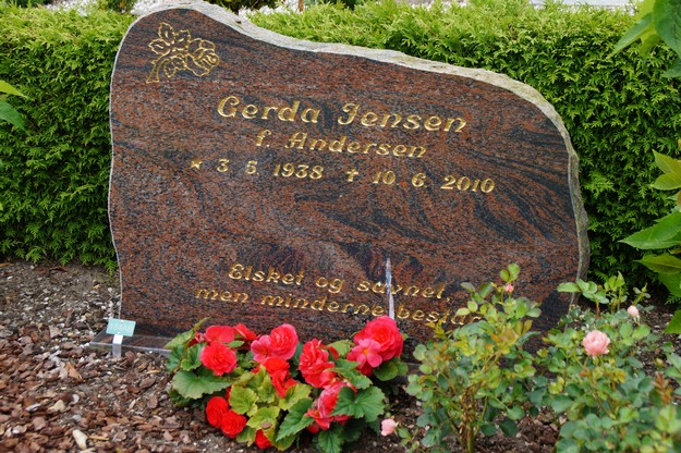 Billede af gravsten på Herning Vestre Kirkegård