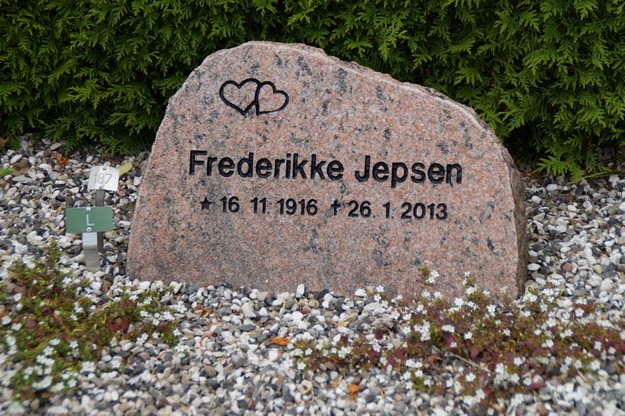 Billede af gravsten på Herning Vestre Kirkegård