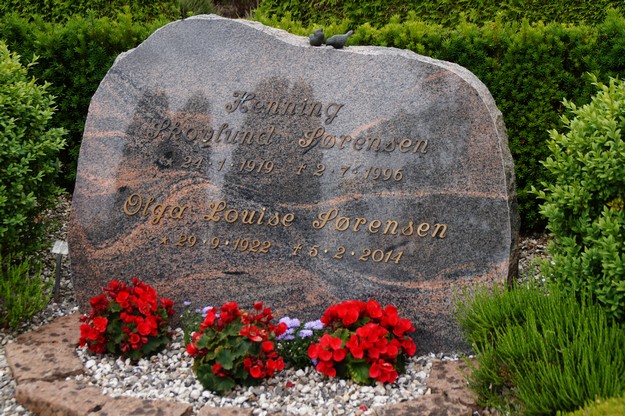 Billede af gravsten på Herning Vestre Kirkegård
