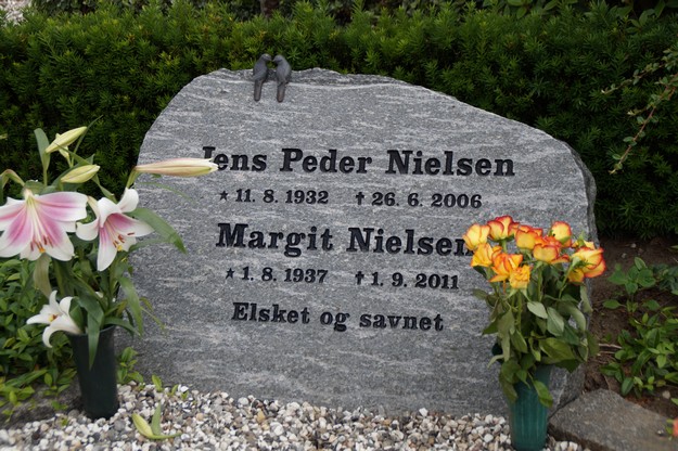 Billede af gravsten på Herning Vestre Kirkegård