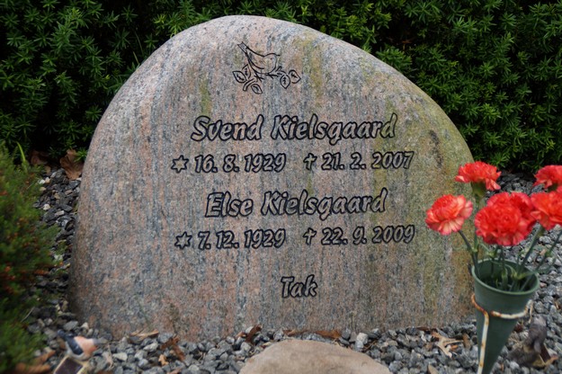 Billede af gravsten på Herning Vestre Kirkegård
