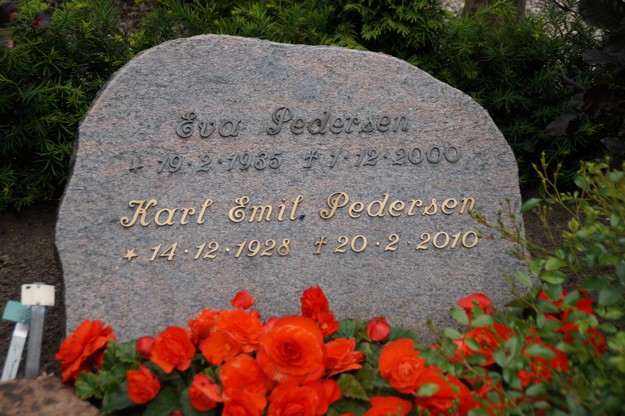 Billede af gravsten på Herning Vestre Kirkegård