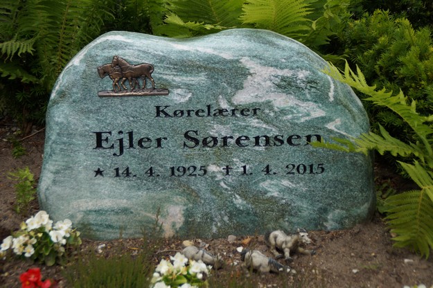 Billede af gravsten på Herning Vestre Kirkegård