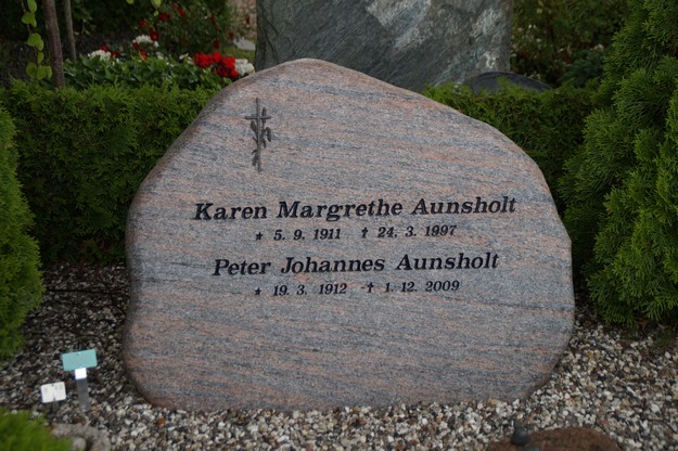 Billede af gravsten på Herning Vestre Kirkegård