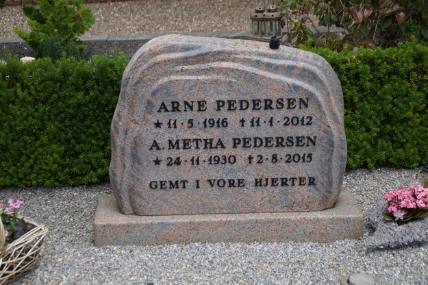 Billede af gravsten på Herning Vestre Kirkegård