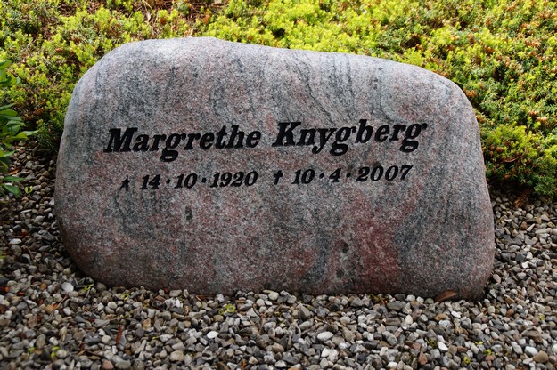 Billede af gravsten på Herning Vestre Kirkegård