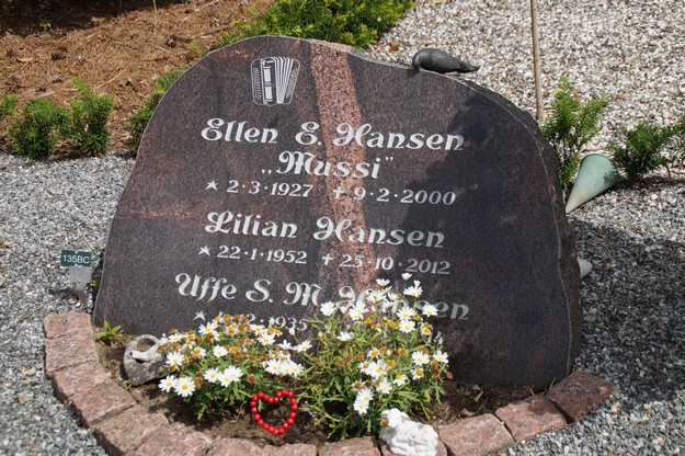 Billede af gravsten på Herning Vestre Kirkegård