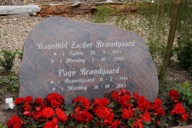 Billede af gravsten på Herning Vestre Kirkegård