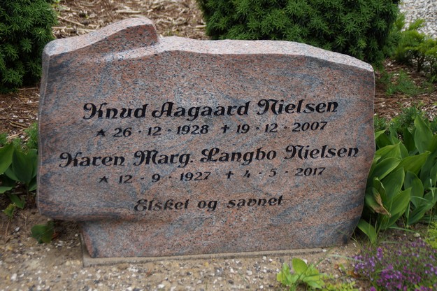 Billede af gravsten på Herning Vestre Kirkegård