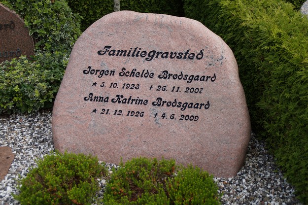 Billede af gravsten på Herning Vestre Kirkegård