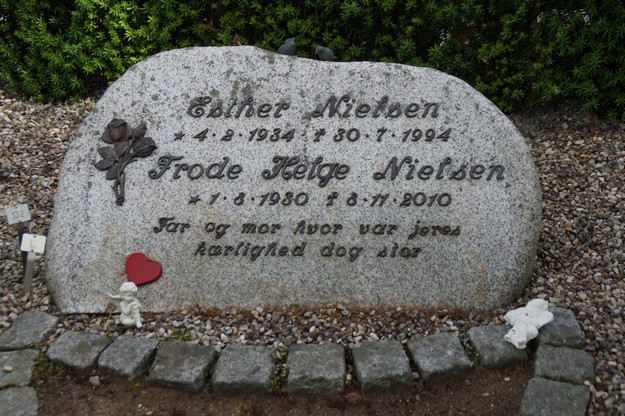 Billede af gravsten på Herning Vestre Kirkegård