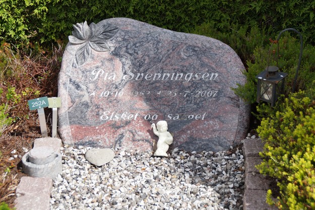 Billede af gravsten på Herning Vestre Kirkegård