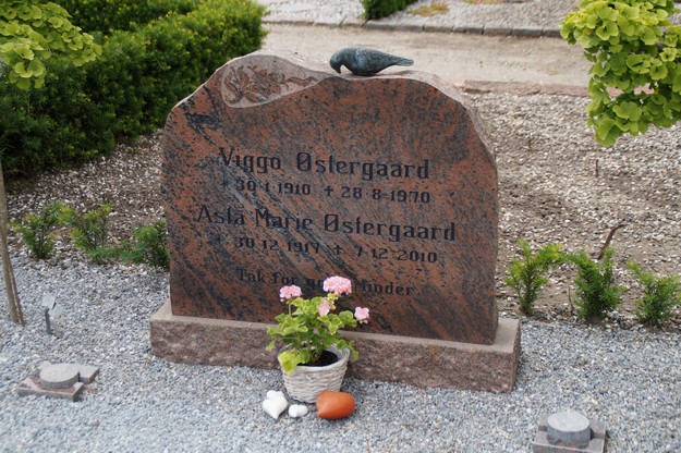 Billede af gravsten på Herning Vestre Kirkegård