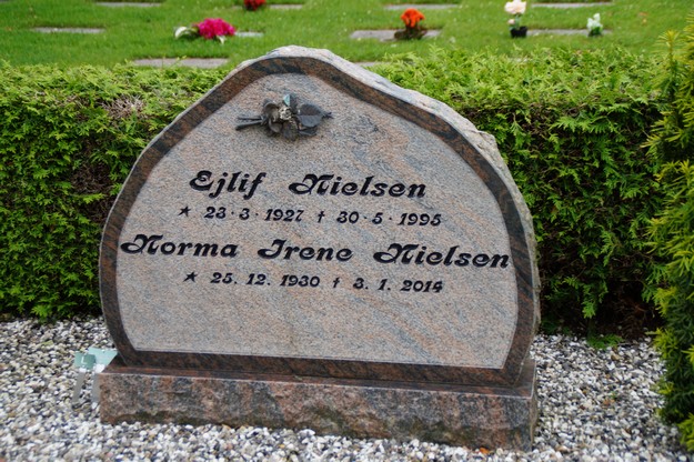 Billede af gravsten på Herning Vestre Kirkegård