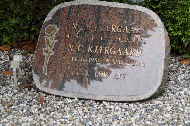 Billede af gravsten på Herning Vestre Kirkegård