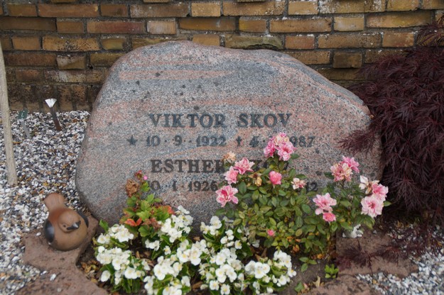 Billede af gravsten på Herning Vestre Kirkegård