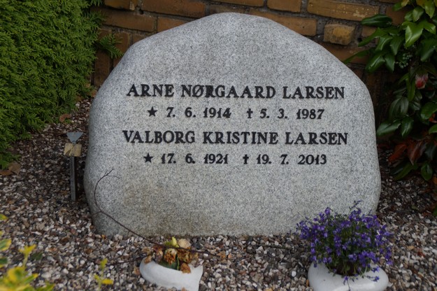 Billede af gravsten på Herning Vestre Kirkegård