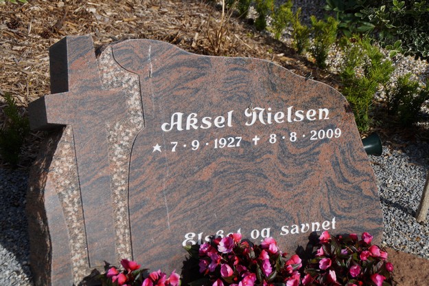 Billede af gravsten på Herning Vestre Kirkegård