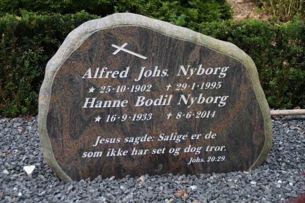 Billede af gravsten på Herning Vestre Kirkegård