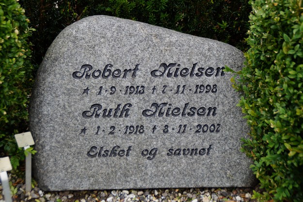 Billede af gravsten på Herning Vestre Kirkegård