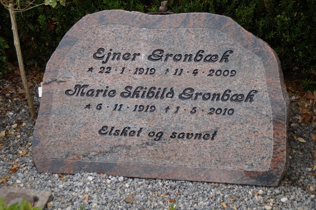 Billede af gravsten på Herning Vestre Kirkegård