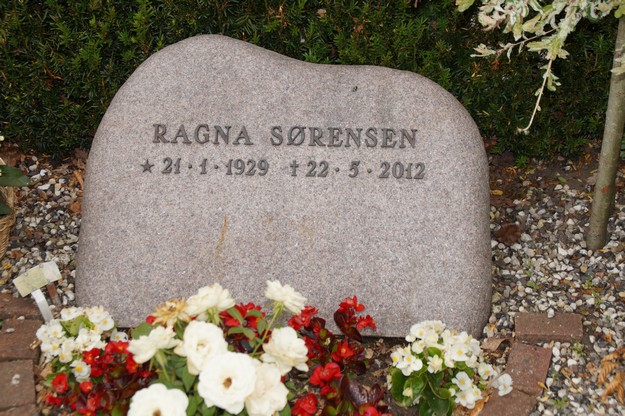 Billede af gravsten på Herning Vestre Kirkegård