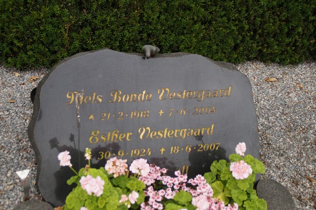 Billede af gravsten på Herning Vestre Kirkegård